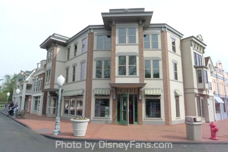 File:HotelToyStore2016.jpg